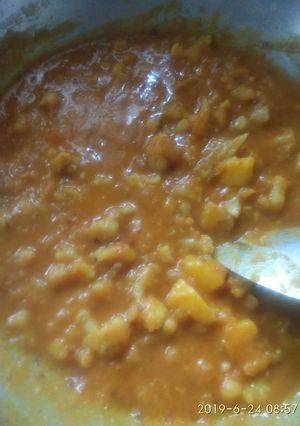 A picture of Aloo couliflower gravy.