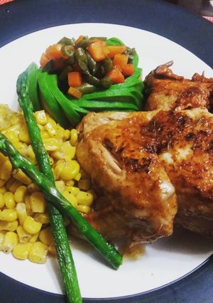 Una foto de Pollo a la olla con verduras