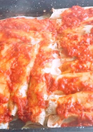 Una foto de Canelones de espinaca con salsa Blanca y roja!