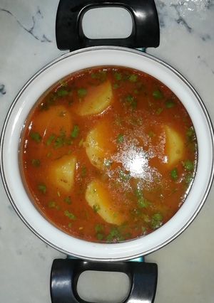 A picture of Allu mator curry (Potato Peas Curry).