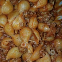 A picture of Moms Goulash.