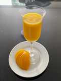 Cóctel de durazno y champagne
