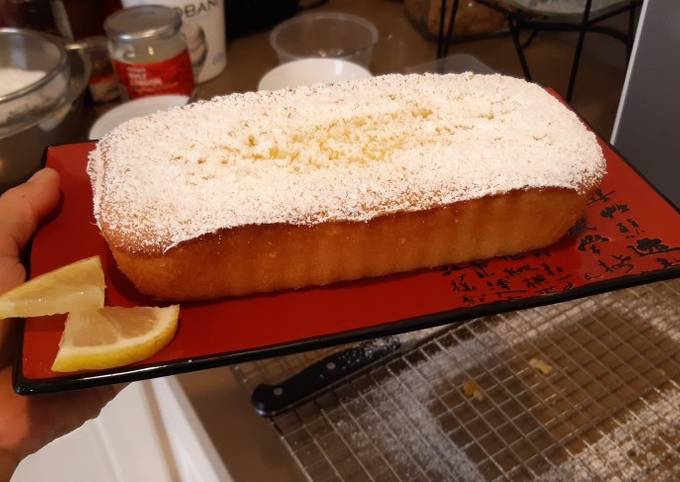 Lemon loaf pound cake with icing sugar