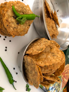 ઘઉંના લોટની ફરસી પૂરી(ghau lot ni puri recipe in Gujarati) રેસીપી મુખ્ય ફોટો