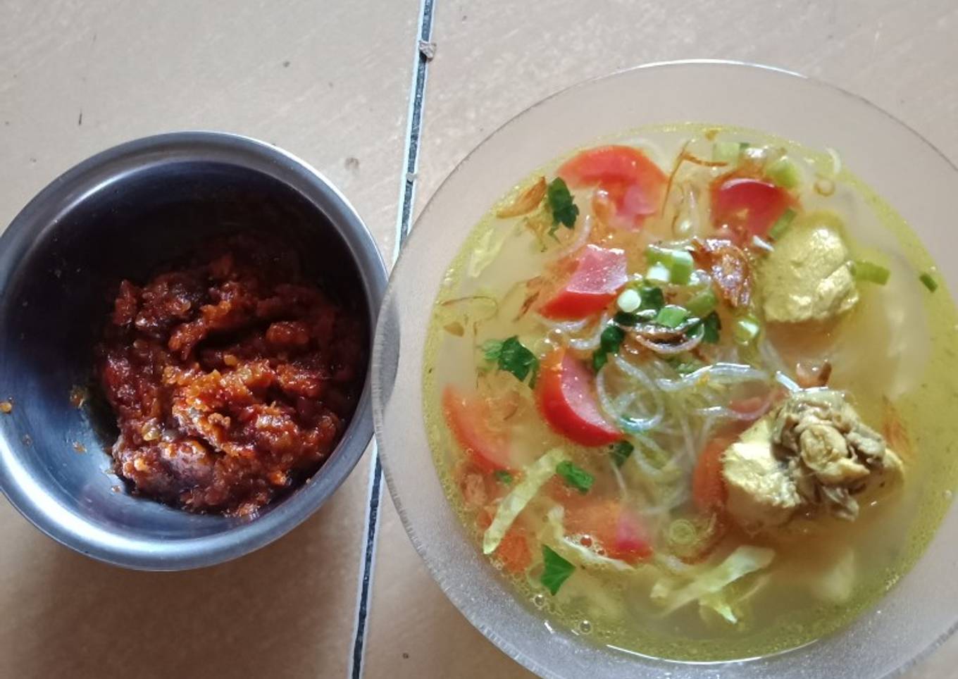 Soto simple dengan sambal goreng
