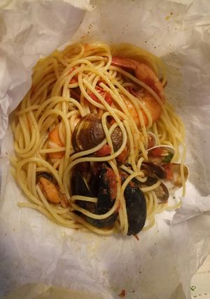A picture of Spaghetti frutti di mare al cartoccio.