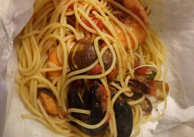 Spaghetti frutti di mare al cartoccio