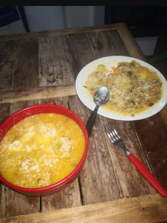 Una foto de Sopa (o soyo según mi señora) con fideos cabellos de ángel, para mi hijo