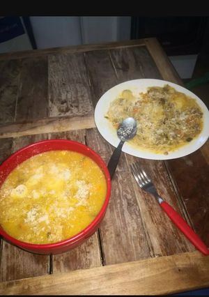 Una foto de Sopa (o soyo según mi señora) con fideos cabellos de ángel, para mi hijo