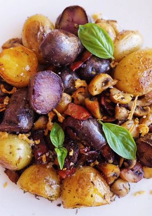 Una foto de Patatas especiadas salteadas con champiñones y bacon