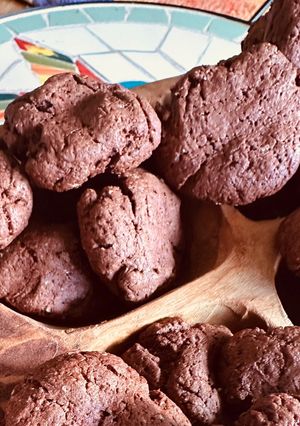 Una foto de Cookies con harina de almendras y algarroba 🤗