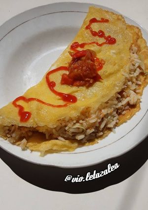 A picture of Nasi Goreng Mawut in Omurice Style.