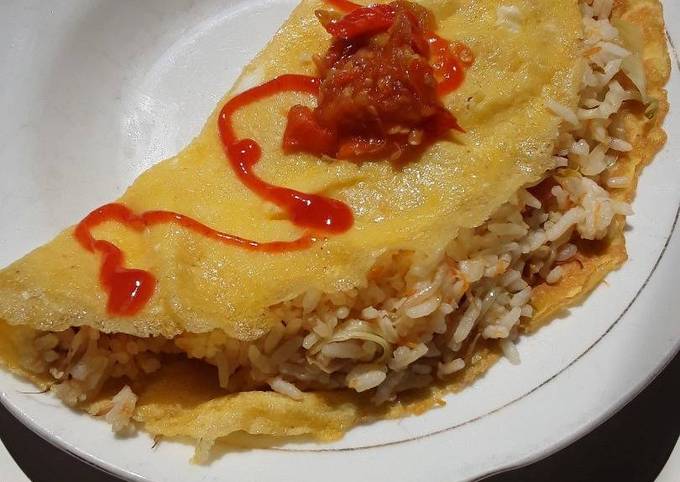 Nasi Goreng Mawut in Omurice Style