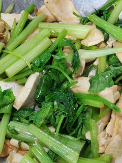 芹菜炒豆干 的食譜成品照片