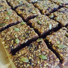 A picture of Pumpkin Pie Dates Granola Bars.
