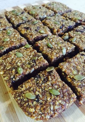 A picture of Pumpkin Pie Dates Granola Bars.