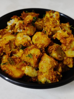 ડ્રાય અળવી મસાલા (Dry Arvi Masala Recipe In Gujarati) રેસીપી મુખ્ય ફોટો