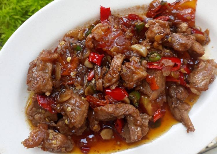 Tumis daging saus lada hitam pedas