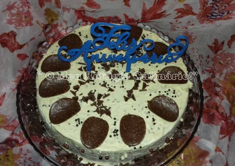 Bolo de Aniversário para o Maninho - Bolo de Chocolate, Coberto com Mousse de Chocolate Branco