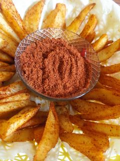 पेरी पेरी क्रिस्पी फ्रेंच फ्राईज (peri peri crispy french fries recipe in marathi) रेसिपी चे मुख्य फोटो 