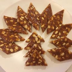 A picture of Peanut and coconut bar/chikki.