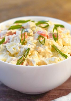 Orosz hússaláta (más néven Olivier-saláta) recept fotója
