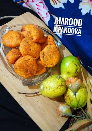 A picture of Amrood k pakoray.