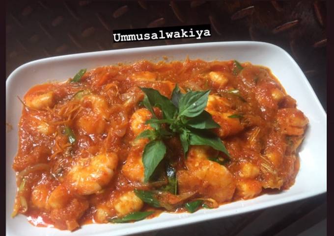 Bagaimana Menyiapkan Udang saus Padang, Enak