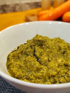 Una foto de Pesto de hojas de zanahoria