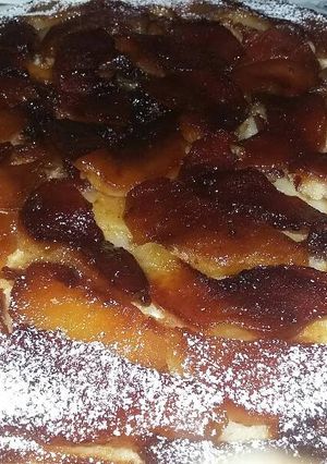 Una foto de Torta invertida de peras