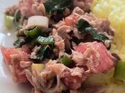 Una foto de lomito de atún en lata