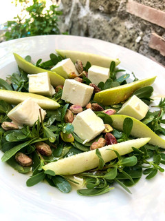 A picture of Insalata portulaca, (porcacchia) pere e feta.