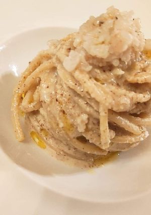 Foto di Spaghetti con pesto di mandorle, limone e tartare di gambero ros