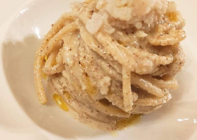 Simple Way to Make Veloce Spaghetti con pesto di mandorle, limone e tartare di gambero ros