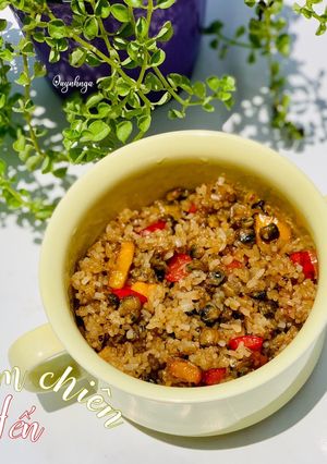Hình của món Cơm chiên hến.