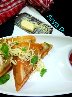 पिज़्ज़ा टोस्ट सैंडविच (pizza toast sandwich recipe in Hindi) रेसिपी मुख्य फोटो