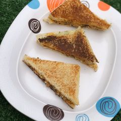 A picture of Grilled Sardine sandwich.