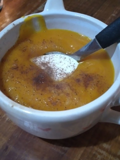 Una foto de Sopita de calabaza y pollo