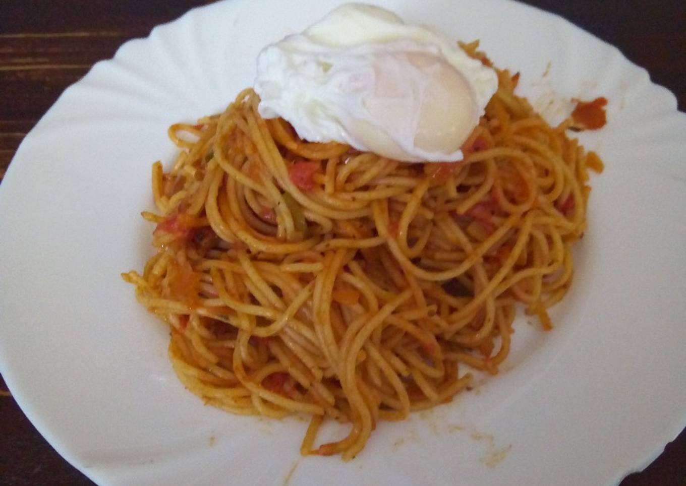 Spaghetti with poached egg