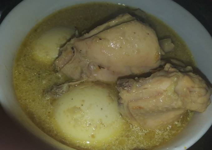 Opor ayam telur