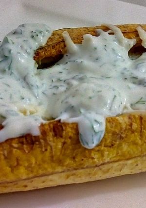 Una foto de PLÁTANO Maduro relleno de Salsa de Cilantro y Queso...!