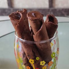 A picture of Chocholate Wafer Rolls.