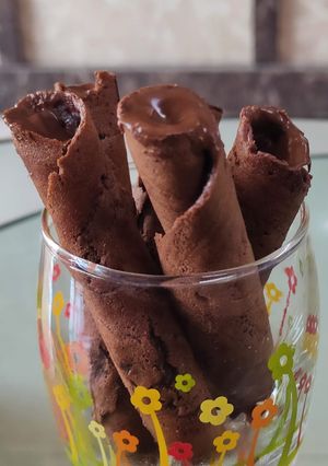 A picture of Chocholate Wafer Rolls.