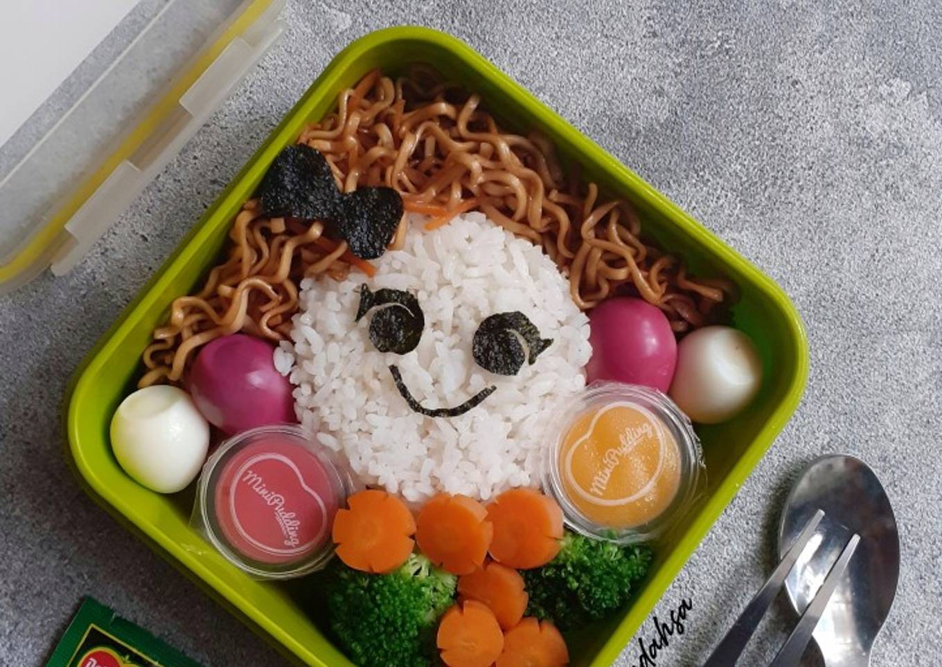 Bento Buat Anak (dengan Mie Goreng Puyuh Secang)