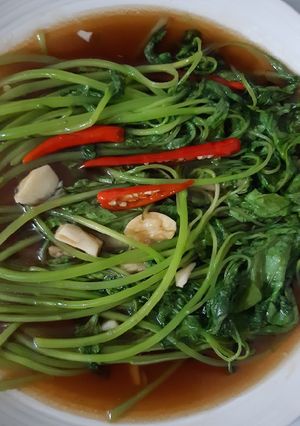 รูปของ "ผักโขมผัดน้ำมันหอย" Stir Fried Amaranth with Oyster Sauce 🌿🌶