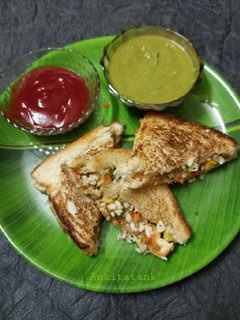 ચીઝ સેન્ડવીચ (Cheese Sandwich Recipe In Gujarati) રેસીપી મુખ્ય ફોટો