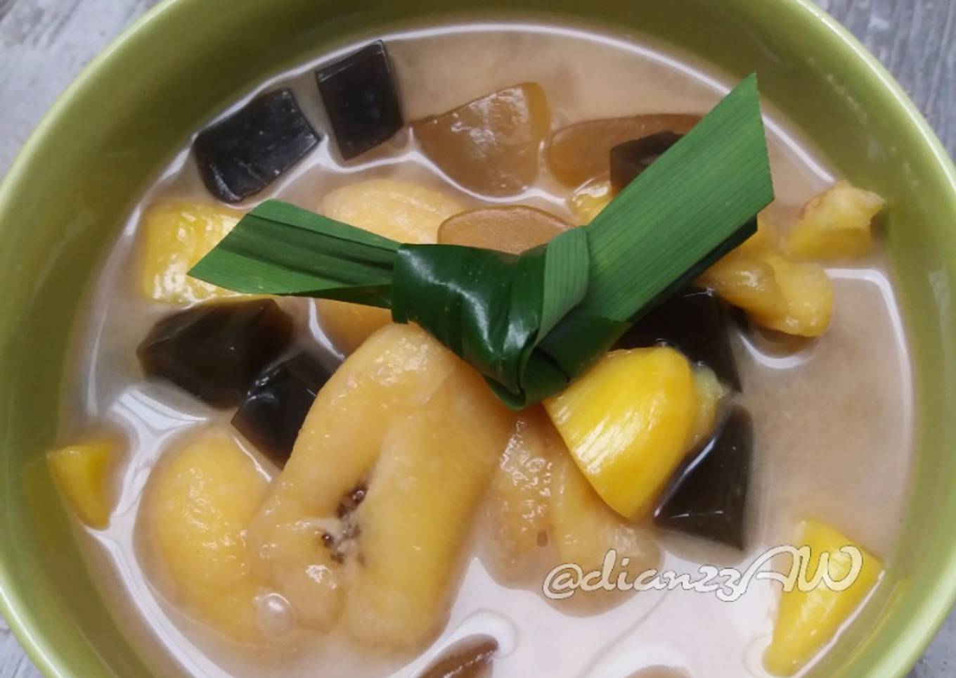 Kolak pisang kepok, kolang kaling, cincau, dan nangka
