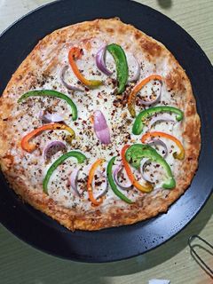পিৎজা (Pizza recipe in Bengali) রেসিপির প্রধান ছবি