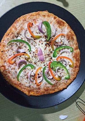 পিৎজা (Pizza recipe in Bengali) রেসিপির প্রধান ছবি
