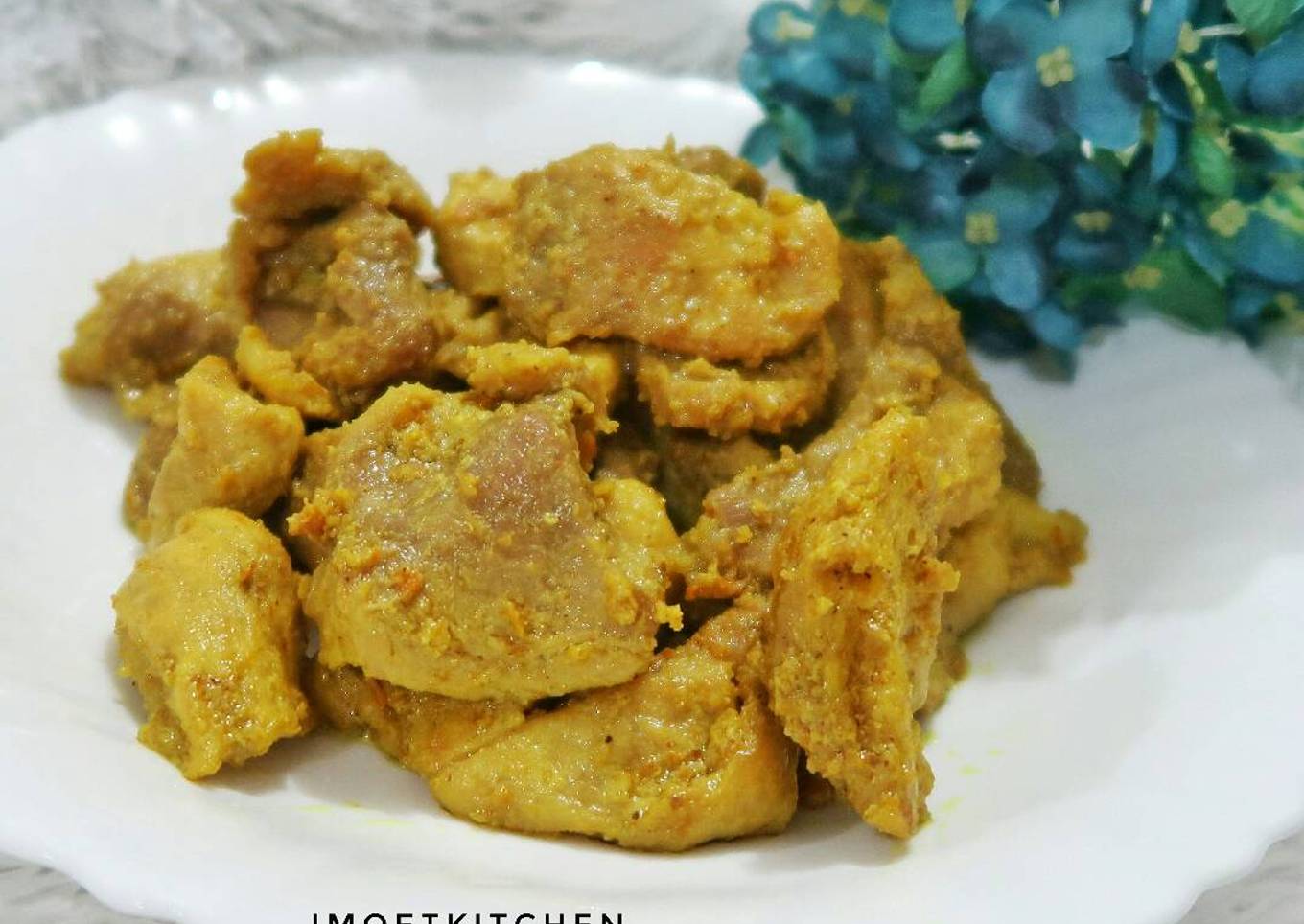 Daging ungkep kunyit